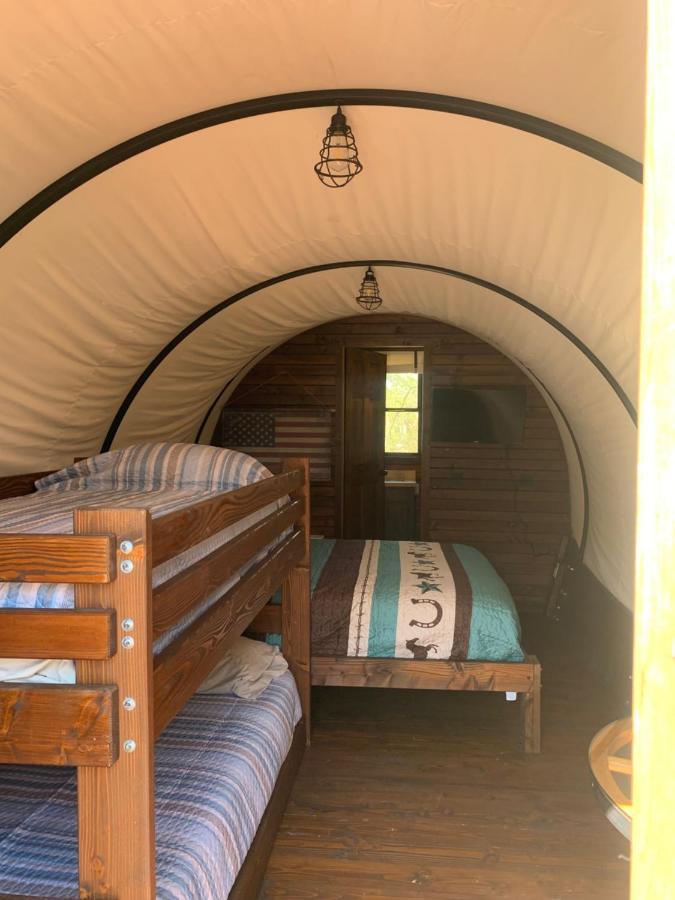 Brownsville Ultimate Covered Wagon Pioneers Paradise מראה חיצוני תמונה